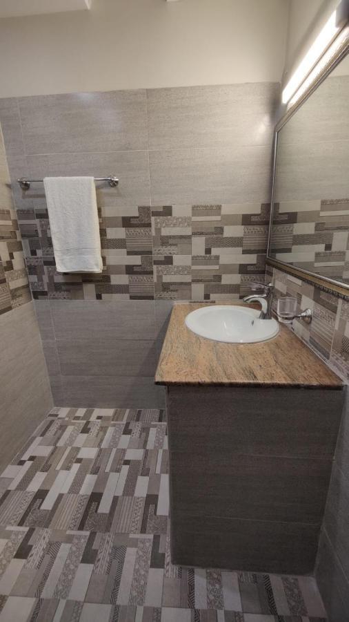 Hotel White Season Gulberg ラホール エクステリア 写真